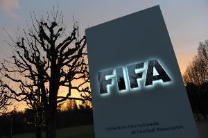 记者:FIFA修订准则,种族歧视罚款上限提至450万镑&FIFA可介入