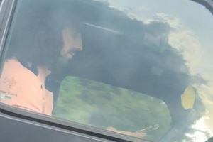 罚200英镑、驾照扣6分!库库雷利亚被拍到开车看手机