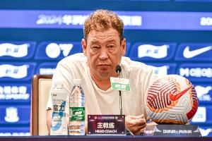新外援前锋加盟?斯卢茨基回应:不是我负责的范围,耐心等待官宣