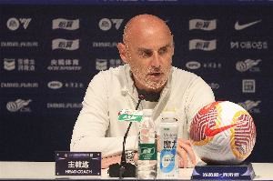 记者:海港主场落败主要责任在教练组,去年更多还是球队实力太强