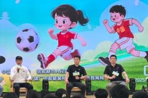  中国体育报：从“贝贝杯”到世界杯，杨晨、肇俊哲传递足球精神
