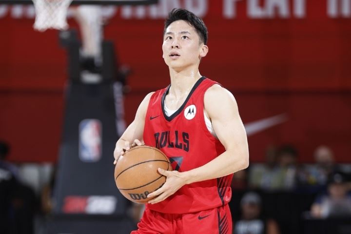  签双向合同继续追梦👍️王健：河村薪资相比上赛季增加到63.6万